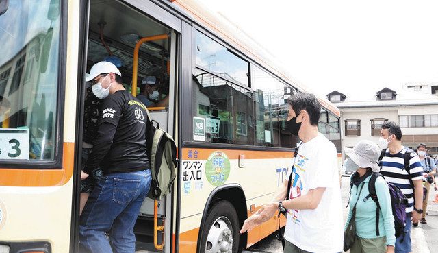 ルポ コロナ禍のオリンピック 伊豆半島で初開催 観戦客続々 バス予約で混乱も 駅前や温泉街は閑散 恩恵期待できない 東京新聞 Tokyo Web ルポ コロナ禍のオリンピック 伊豆半島で初開催 観戦客続々 バス予約で混乱も 駅前や温泉街は閑散 恩恵期待できない 東京新聞 Tokyo Web