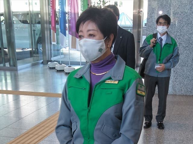 取材に応じる小池百合子知事