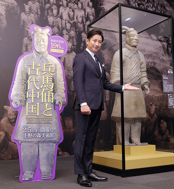 「兵馬俑と古代中国展」のオープニングイベントに登場した谷原章介＝東京都台東区の上野の森美術館で（佐藤哲紀撮影）