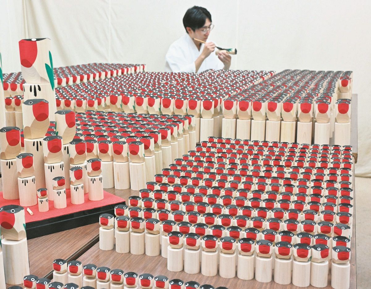 昨年の悪い出来事をぜーんぶウソに…亀戸天神社「鷽替神事」24・25日