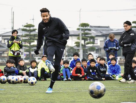 鈴木武蔵選手がサッカー教室 出身地の太田で 好きな心 忘れずに練習続けて 東京新聞 Tokyo Web