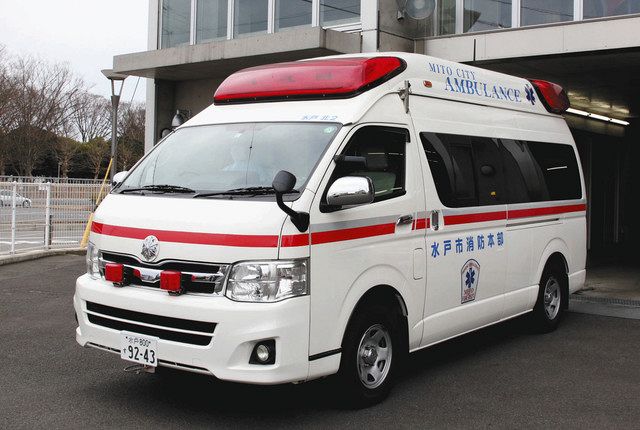 急病人を搬送する救急車＝水戸市の北消防署で
