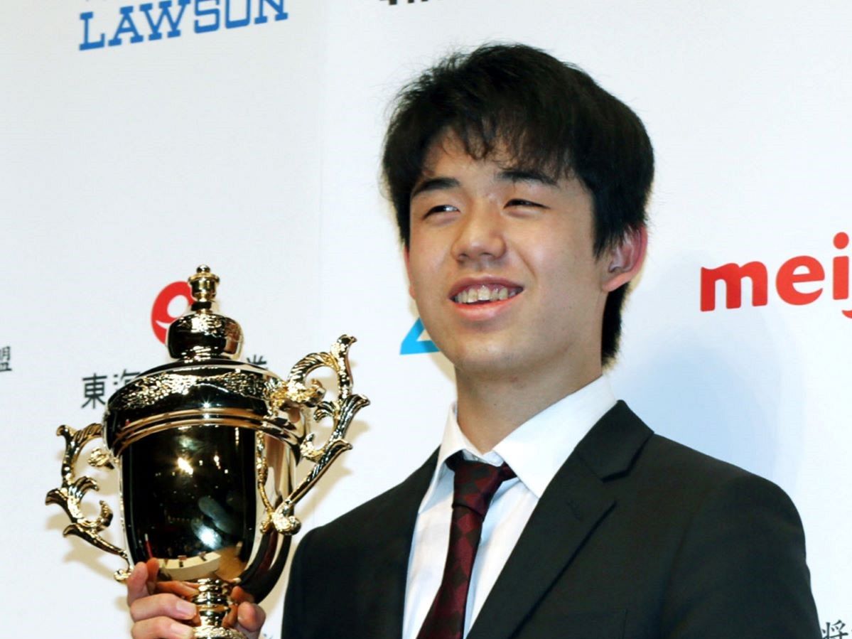 藤井聡太五段が朝日杯初優勝 最年少15歳で棋戦制覇、63年ぶり記録更新
