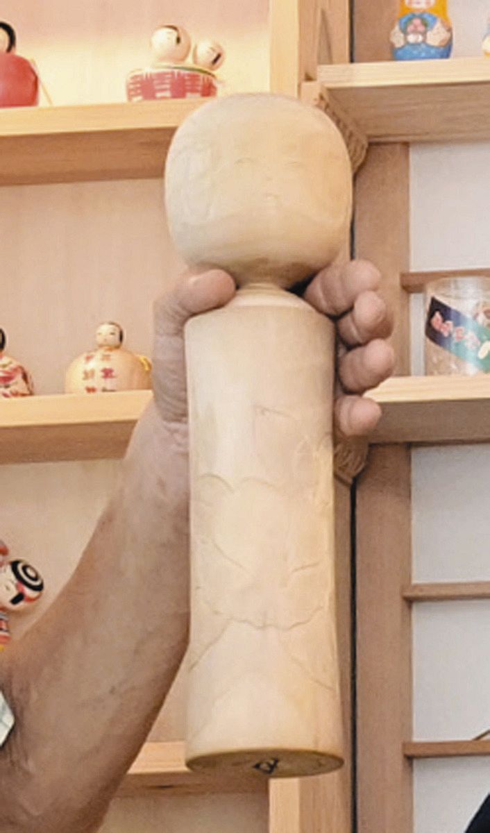 古びたこけしを「鎌倉彫」でアップサイクル 「今までなかったのが