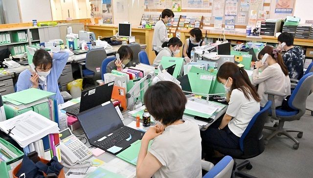 新型コロナ 8月に自宅療養者急増 入院先見つからないケースも 新宿区 東京の25区市アンケート 東京新聞 Tokyo Web