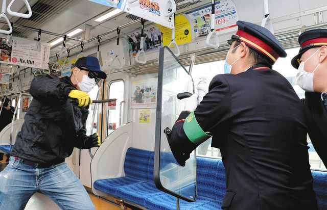 乗客の安全守れ 県警と東武鉄道が刃物男対処訓練：東京新聞デジタル