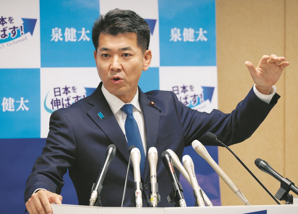 立憲民主党代表選で訴える政策を説明する泉健太氏＝9月6日、東京・永田町の党本部（佐藤哲紀撮影）