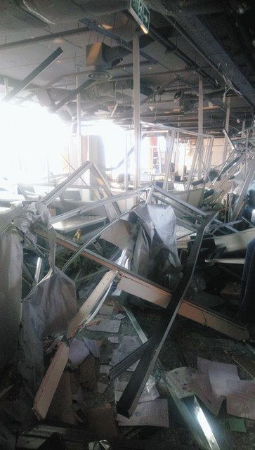 戦闘で破壊されたオリガさんの職場＝ウクライナ・キーウ市内で（オリガさん提供）