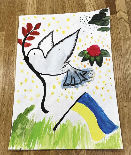 在日ウクライナ人の子たちが絵に込めた平和の願い 「戦争はダメと伝え
