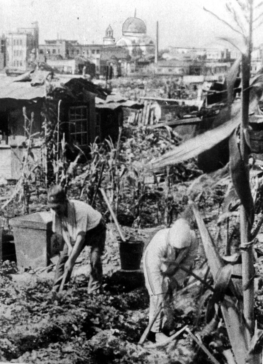 闇市のおでん、上野のムシロ小屋、銀座を歩く進駐軍…終戦直後を