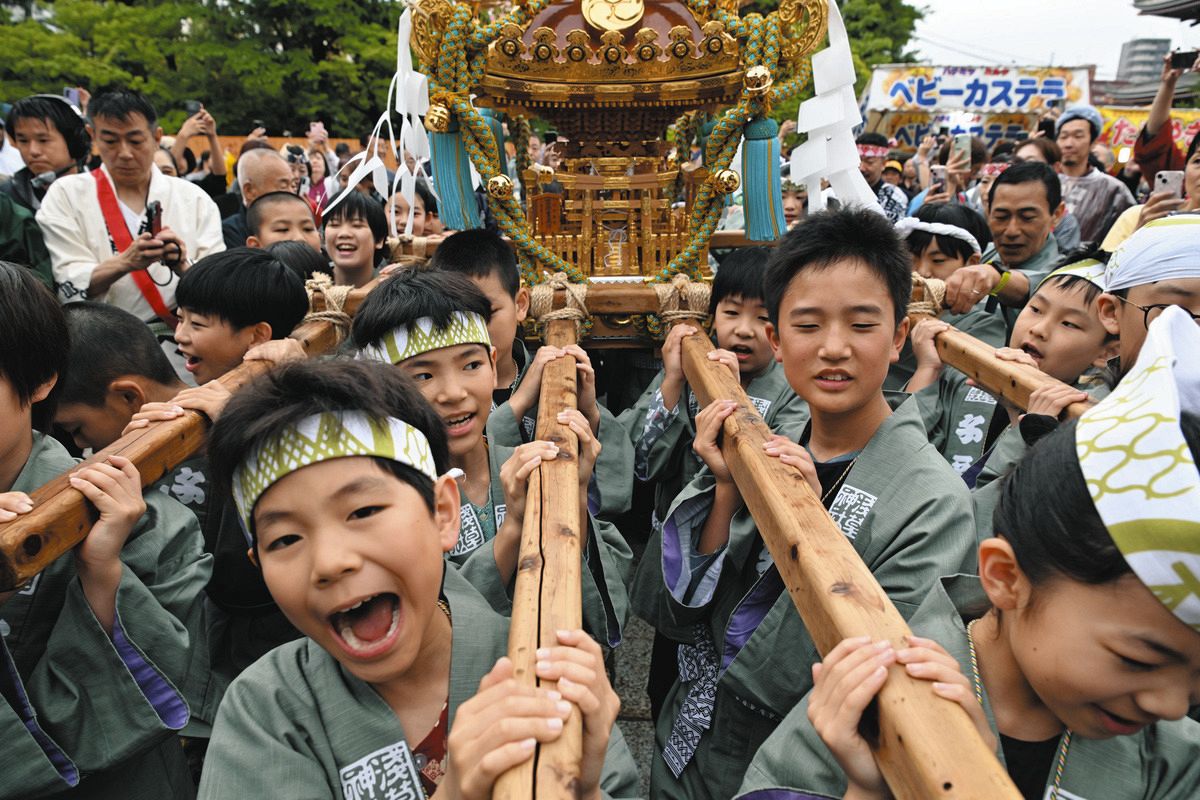 浅草・三社祭、子どもたちも「ワッショイ！」 昨年始まった「子