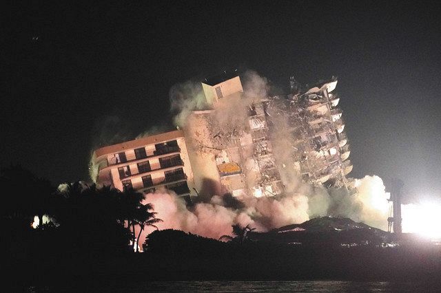 米フロリダのマンション崩落、暴風雨前に残りの建物を爆破で解体　死者24人に