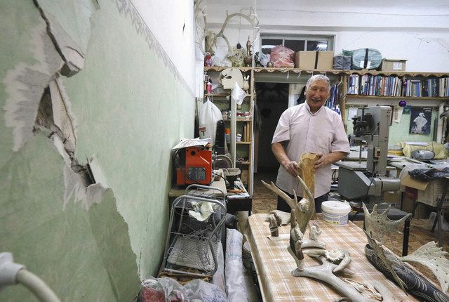 昨年１１月下旬、ロシア北東部サハ共和国ヤクーツクで、壁や天井に亀裂が走る部屋に住むフョードル・マルコフさん
