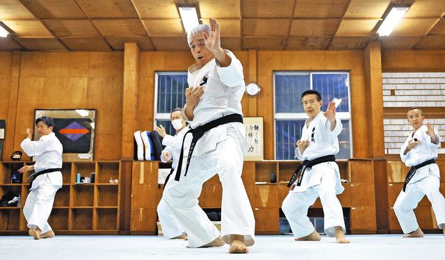 慶応に100年伝わる形、世界へ 最古の大学空手部がDVD化：東京
