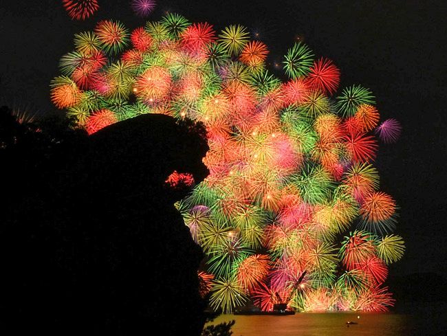 景勝地を彩る熊野大花火大会：東京新聞 TOKYO Web