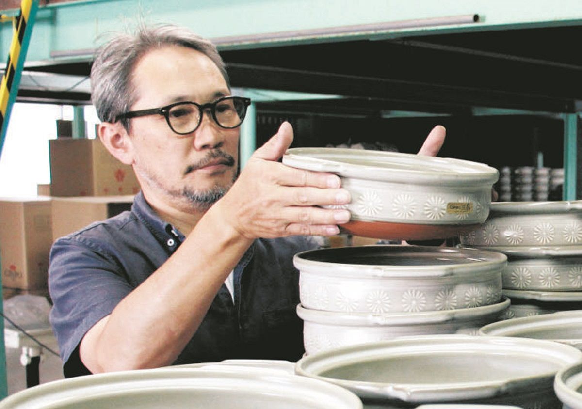 土鍋の原料「ペタライト」入手難に中国の影？ 調達先がジンバブエから