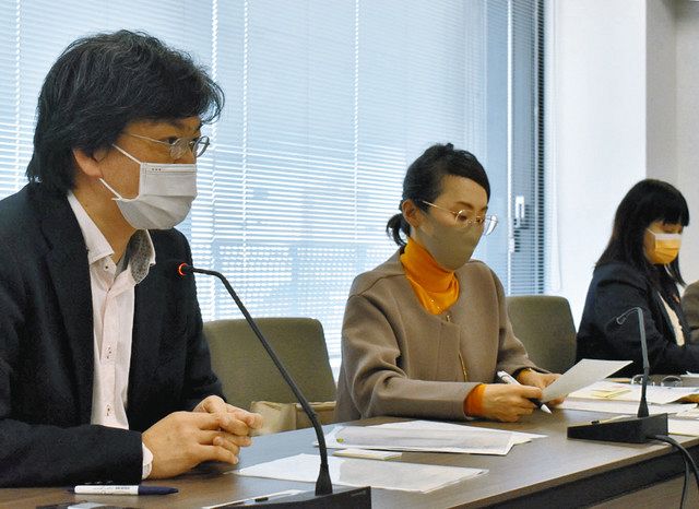 県や水戸市への申し入れの結果を報道陣に説明する市民団体代表ら＝水戸市役所で 