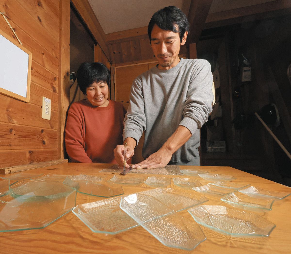 ここに昭和 100年目の風景＞（3）型板ガラス リメーク 模様に日本の美