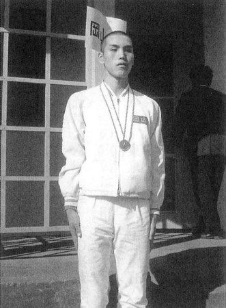 東京パラリンピック第２部の盲人卓球で金メダルを獲得した時の竹内昌彦さん＝本人提供