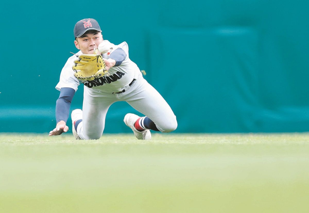 流れ呼び込んだダイビングキャッチ 横浜19年ぶりセンバツV 攻守で魅せ