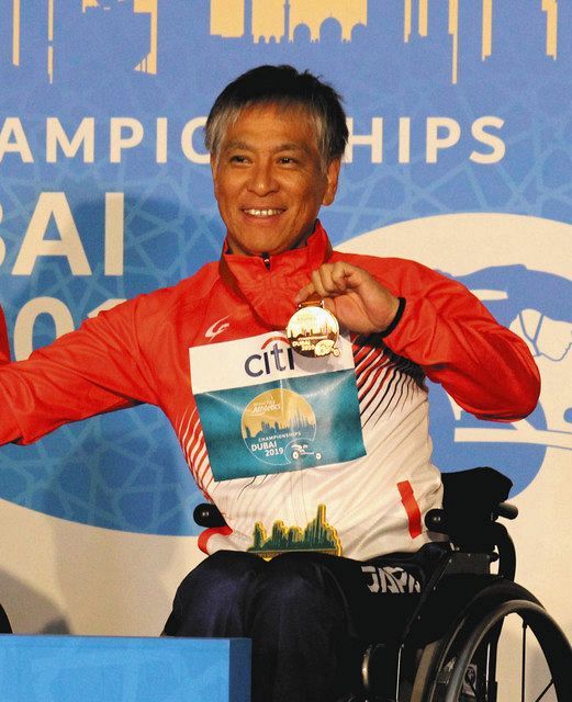 ２０１９年世界選手権でメダルを獲得して笑顔の伊藤智也選手