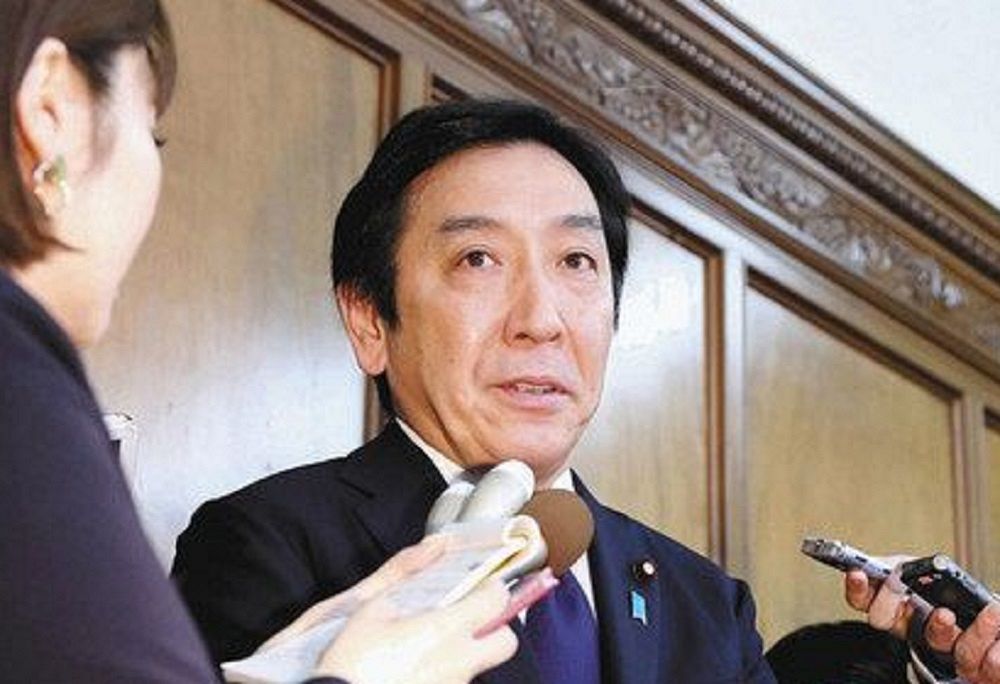 2020年1月、記者の質問に答える自民党の菅原一秀元経産相