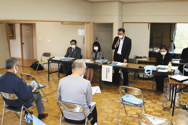 新設道路予定地の周辺住民を対象にした説明会＝日立市で 