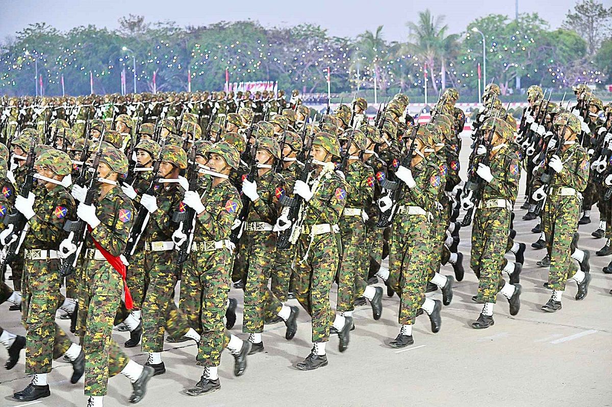 民主派が異例の「首都攻撃」 ミャンマー国軍の施設にドローン30機