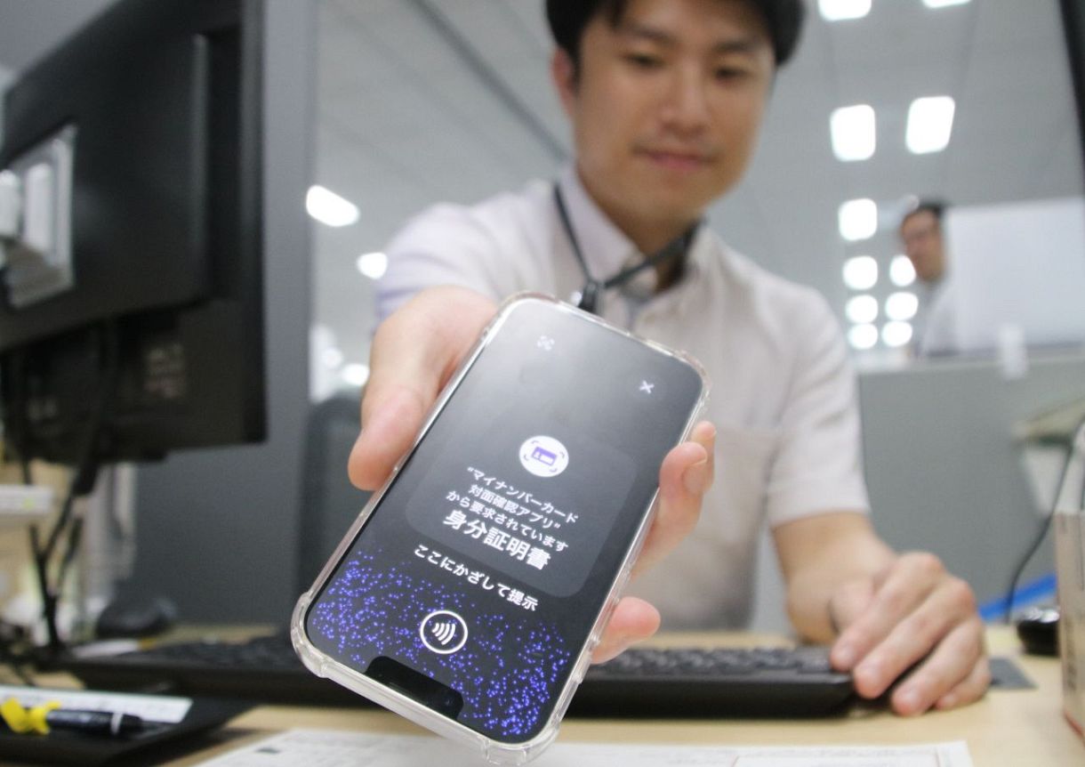 iPhoneマイナは「窓口で使えません」 自治体が次々に表明 「本人確認 