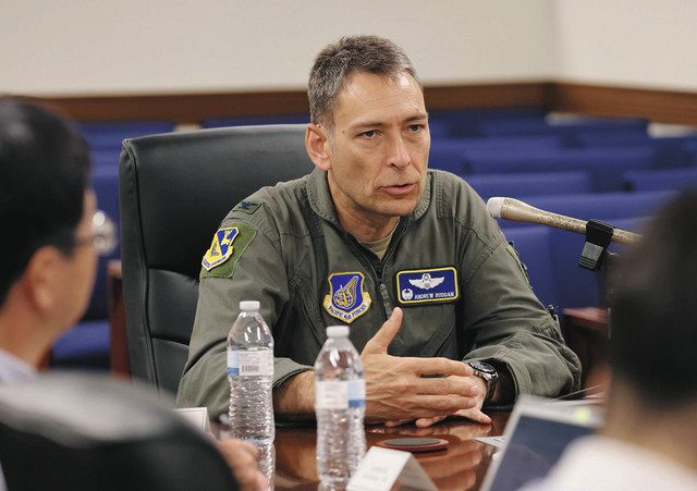 PFAS汚染 必要なら新たな調査 横田基地司令官が就任1周年会見 航空機の