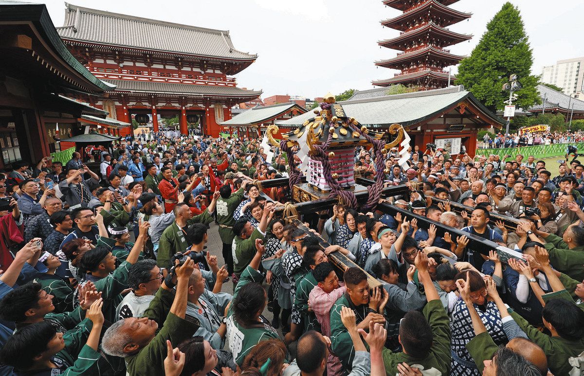三社祭 アメージング！」三社祭が最終日 ど迫力の神輿に観光客らも大興奮：東京新聞デジタル