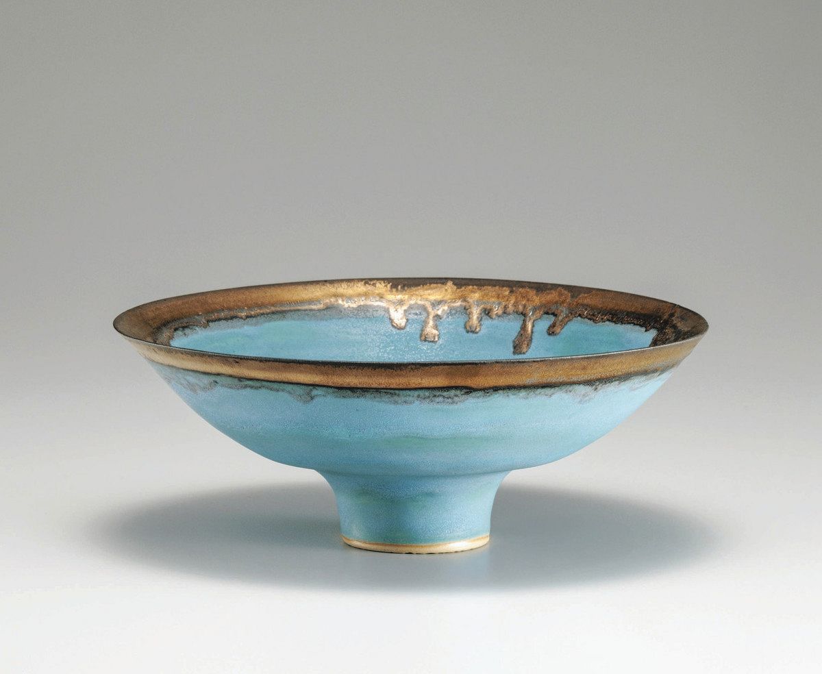 ルーシー・リー《青釉鉢》1980年頃　 井内コレクション（国立工芸館寄託） 品野塁撮影、東京都庭園美術館提供