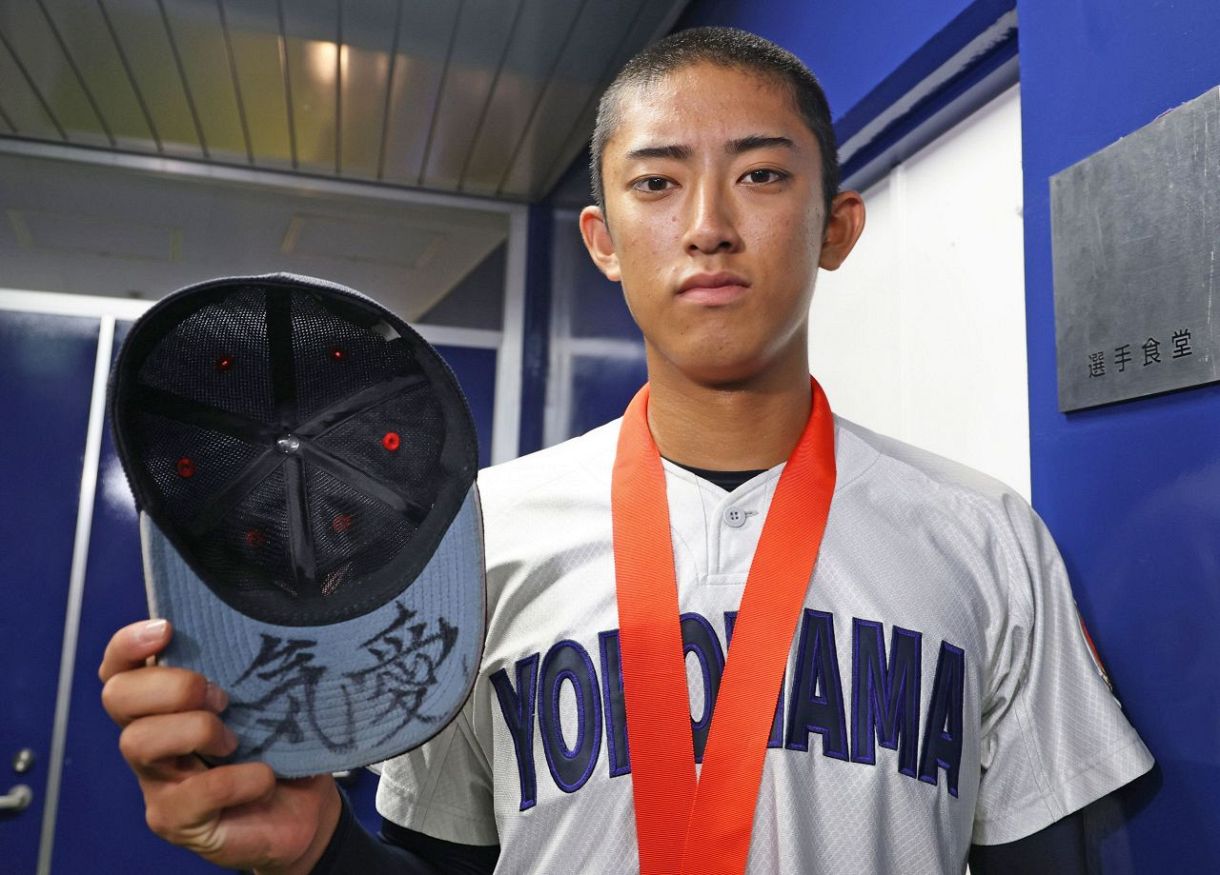 高校野球 横浜・織田翔希 圧巻の完投勝利で甲子園出場を決める：東京