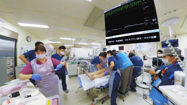 総合病院に救急搬送されてきた患者への応急処置を撮影したＶＲ映像。ゴーグルを装着して顔を動かすと、映像も動いてその場にいるような臨場感が得られる＝東京都内で（ジョリーグッド提供）
