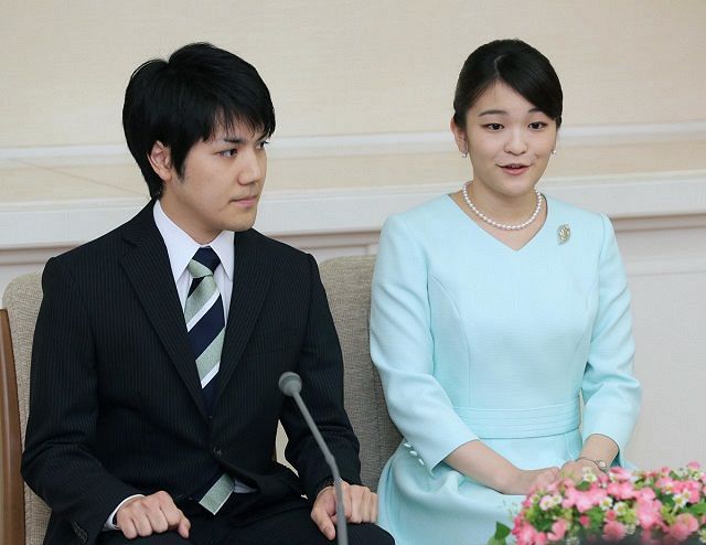 ご婚約が内定し記者会見される、眞子さまと小室圭さん＝２０１７年９月３日午後、東京・元赤坂の赤坂東邸
