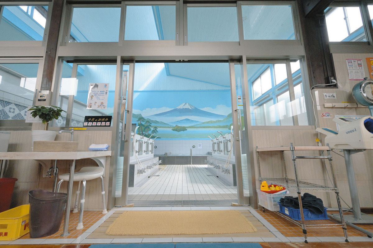 わ板」の合図に心も沸いた 富士山、番台…「滝野川稲荷湯」で見つけた