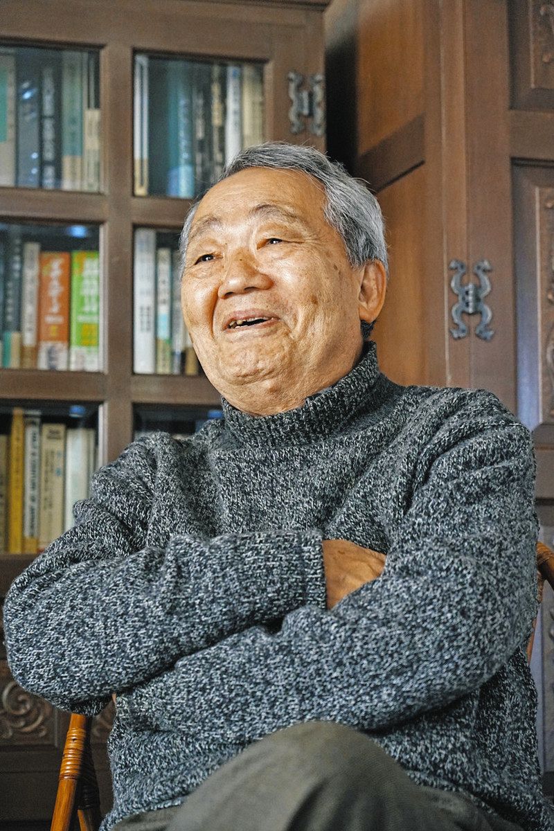 土曜訪問＞泣いて笑える芝居を 集大成となる自選戯曲集を刊行中