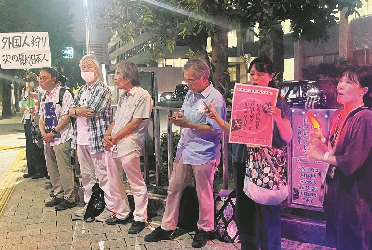 å…¥ç®¡åºè·å“¡ã€Œå¹´åº¦å†…ã«226äººå¢—å“¡ã€ã¨æ”¿åºœãŒæ±ºå®šâ€¦ã€Œæ—¥æœ¬ç‰ˆICEã€ã‚’å±ã¶ã‚€å¸‚æ°‘ã‚‰ãŒé¦–ç›¸å®˜é‚¸å‰ã§é›†ä¼šï¼šæ±äº¬æ–°èžãƒ‡ã‚¸ã‚¿ãƒ«