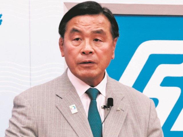 記者会見で質疑に答える馳浩知事＝4月14日、石川県庁で