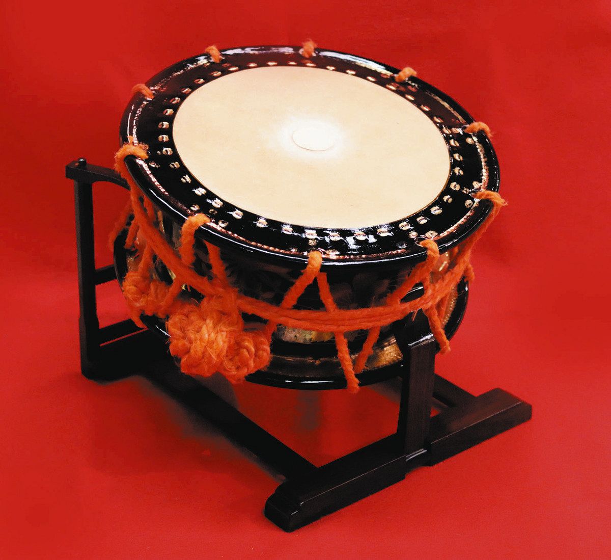 新お道具箱 万華鏡＞能の太鼓 音色を左右する皮の相性：東京新聞