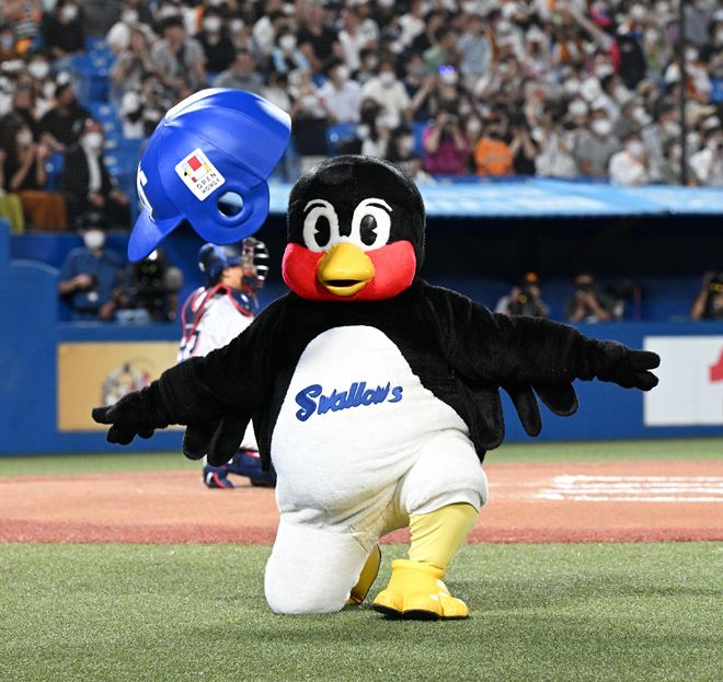 つば九郎、主催2000試合出場：東京新聞デジタル