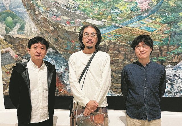 ﻿「東北画は可能か？」プロジェクトを発案した三瀬夏之介さん（中）と鴻崎正武さん（右）
