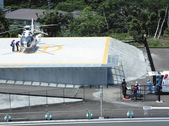 ヘリポートの運用が始まり、ドクターヘリによる救急搬送の訓練。従来は12キロ離れた福島第二原発など構外から搬送していた（2017年）