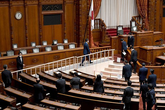 演壇スロープの試作品公開 本会議場にスロープを設置：東京新聞デジタル