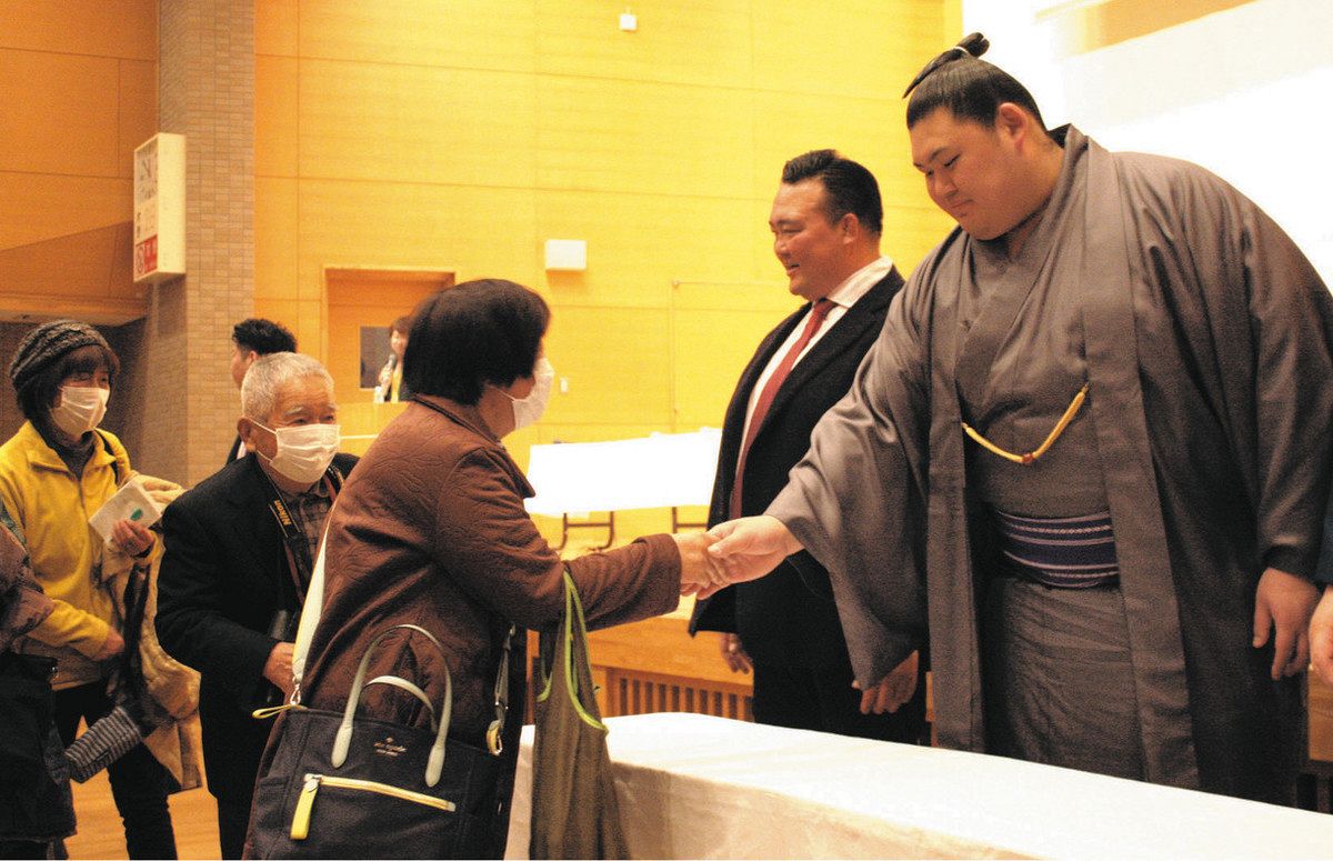 大関大の里「たくさんの応援に感謝、結果でお返しを」 二所ノ関部屋が
