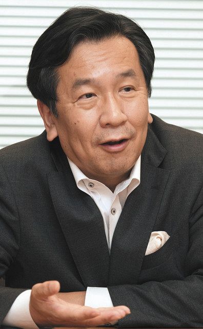 インタビューに応じる立憲民主党の枝野幸男代表