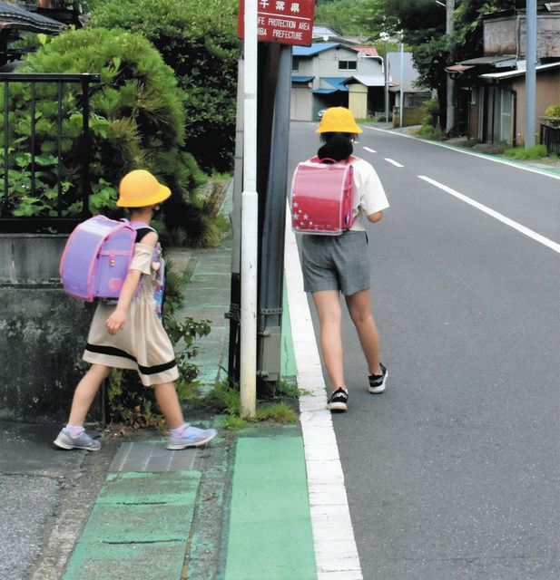 ＜チェック 危険な通学路＞歩道部分ふさぐ電柱 児童が車道へ 市原の県道 移設めど立たず 地元住民「行政は危機感持ち対応を」：東京新聞デジタル