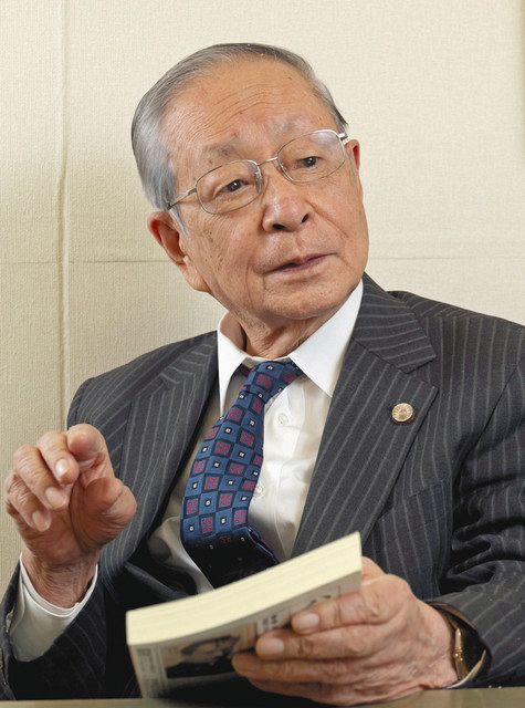 連合赤軍メンバーの取り調べを振り返る古畑恒雄弁護士＝東京都中央区のヤエス第一法律事務所で