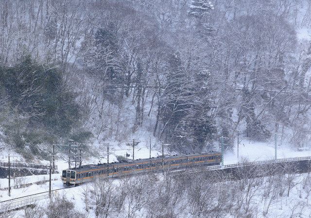 峡谷 雪煙上げて：東京新聞デジタル