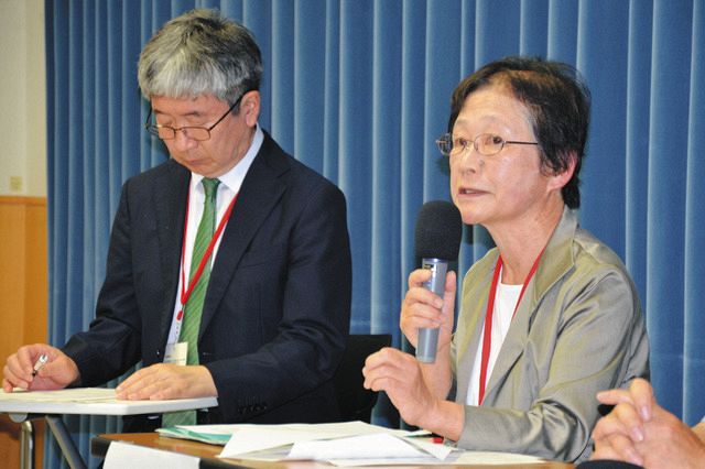 éžæ­£è¦ã®å›³æ›¸é¤¨å“¡ã¨ã—ã¦ã®å®Ÿä½“é¨“ã‚’åŸºã«è©±ã™åˆ©å…‰æœå­ã•ã‚“ï¼ˆå³ï¼‰ï¼6æ—¥ã€æ±äº¬ãƒ»éœžãŒé–¢ã®æ–‡éƒ¨ç§‘å­¦çœã§